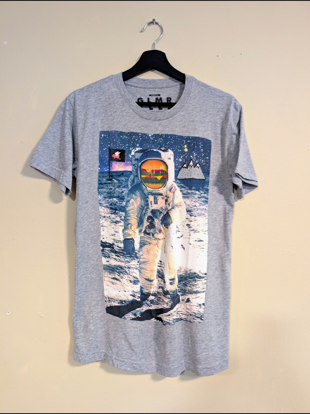 Glamour Kills Graphic Tee in Light Gray